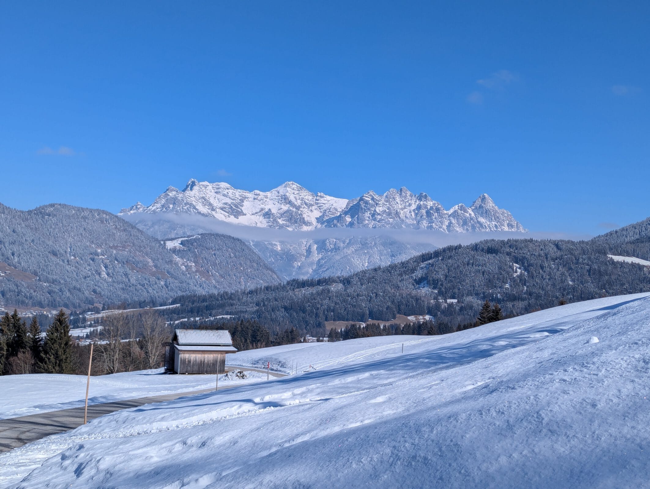 Rauf auf den Berg – Skifahren, Wandern, Après-Ski!